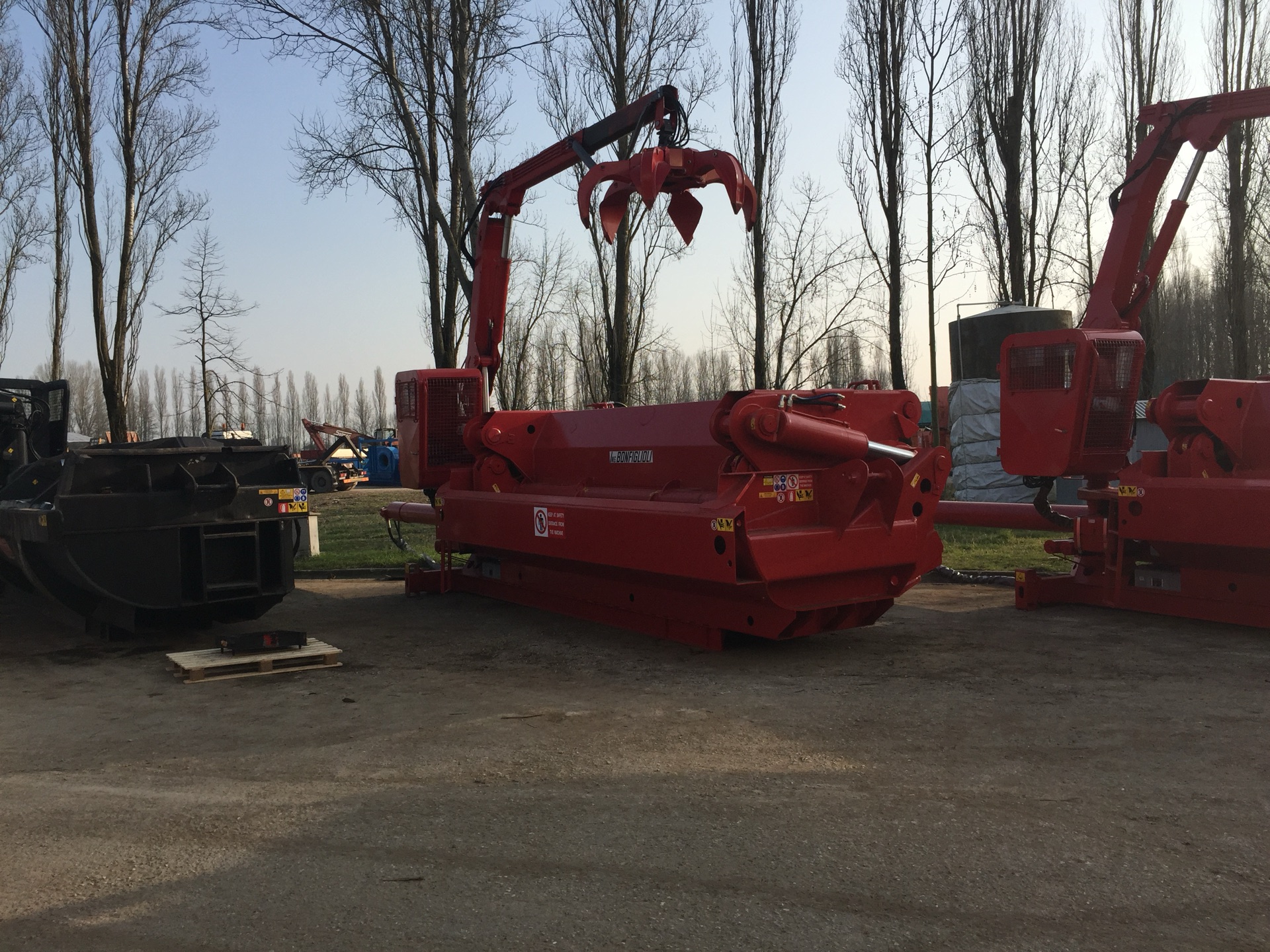 Presse à paquets mobile MOBIPACK BONFIGLIOLI avec grue de chargement
